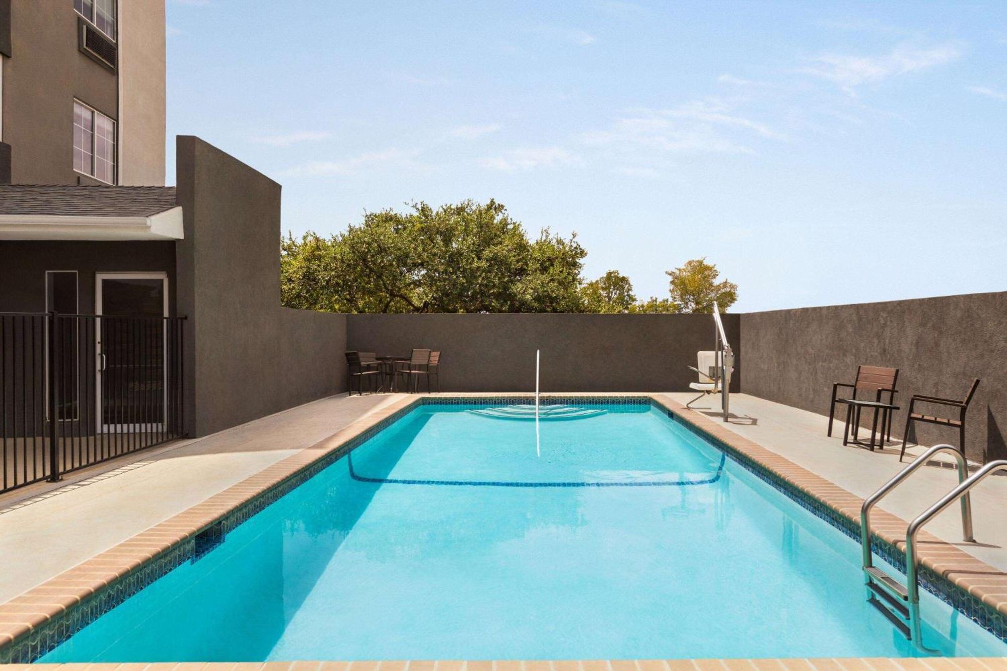 La Quinta By Wyndham San Antonio North Stone Oak Hotel Bagian luar foto